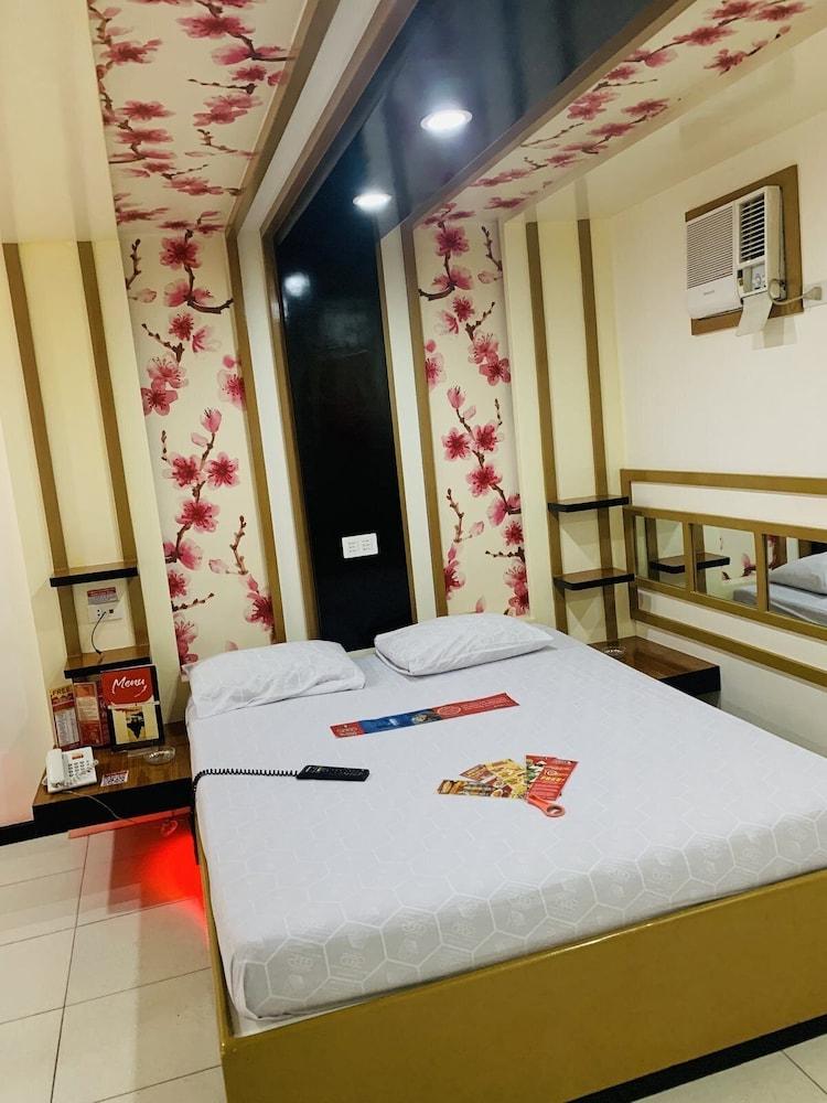 Hotel Sogo Tarlac Екстер'єр фото