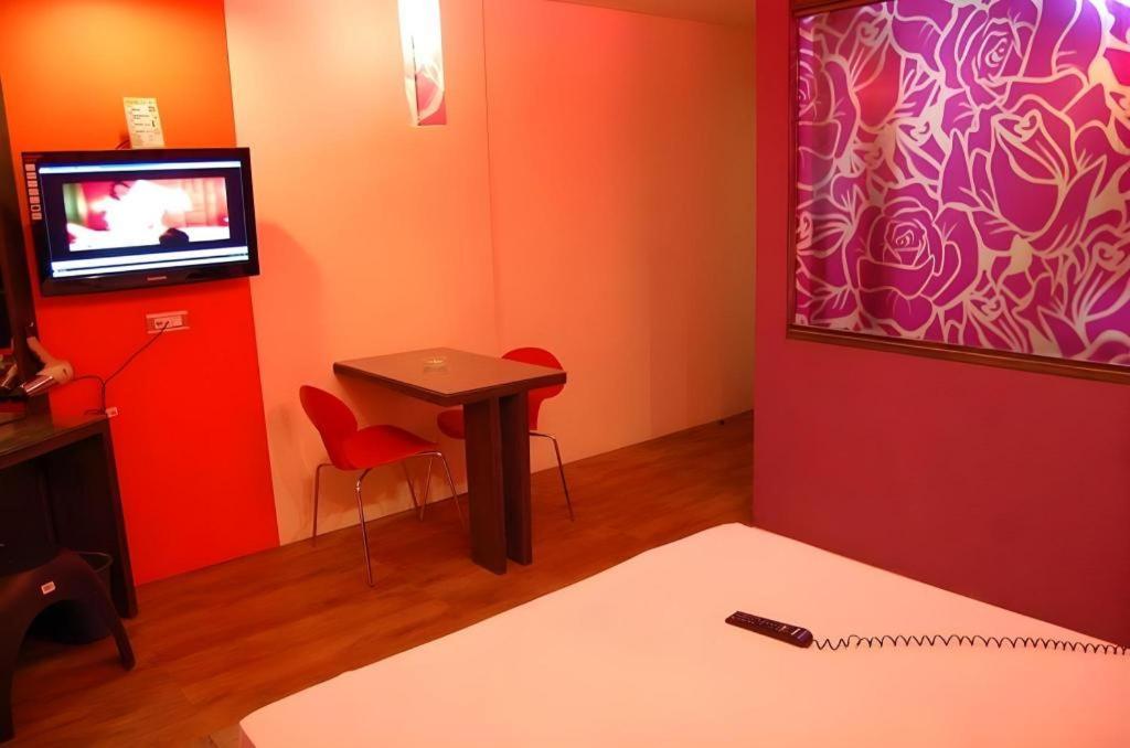 Hotel Sogo Tarlac Екстер'єр фото