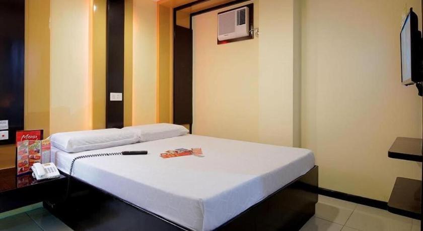 Hotel Sogo Tarlac Екстер'єр фото
