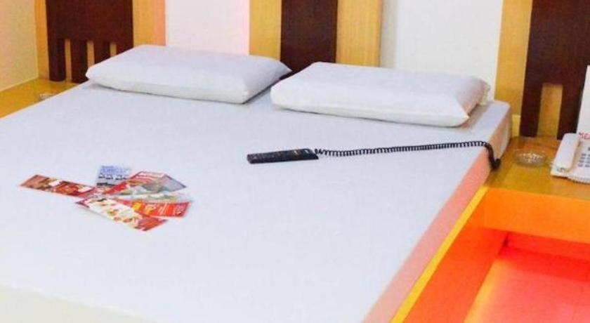 Hotel Sogo Tarlac Екстер'єр фото