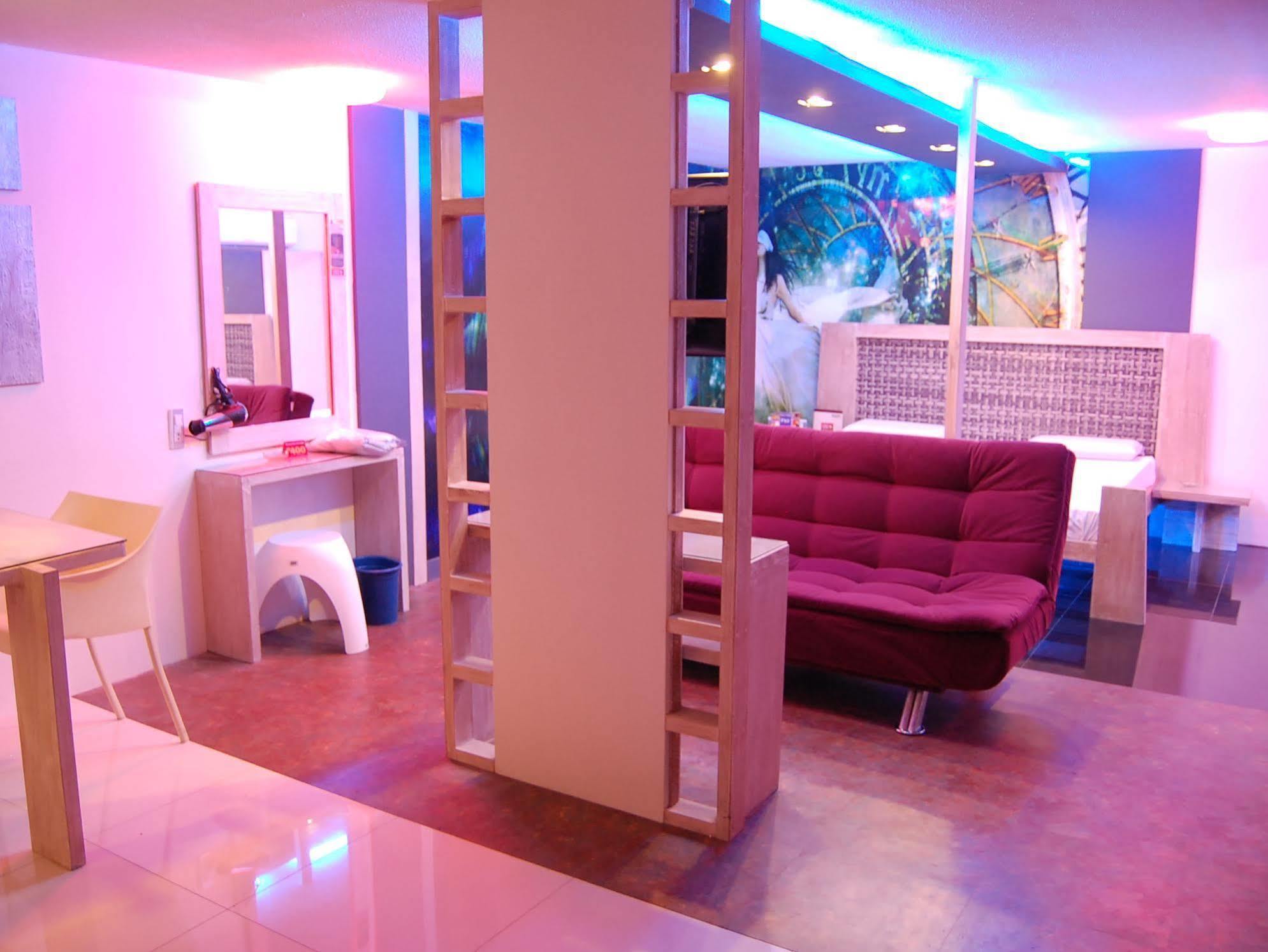 Hotel Sogo Tarlac Екстер'єр фото